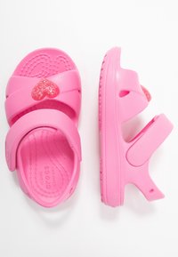 Crocs CLASSIC CROSS STRAP - Sandály do bazénu - pink lemonade