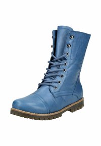 Botte en cuir bleu à lacets avec un bout rond, tige texturée, œillets en métal et une semelle en caoutchouc robuste dotée de motifs de crampons profonds.