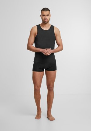 Zwart tanktop en short set gemaakt van een katoenmix, met een getailleerd ontwerp en een zachte textuur, met een ronde hals.