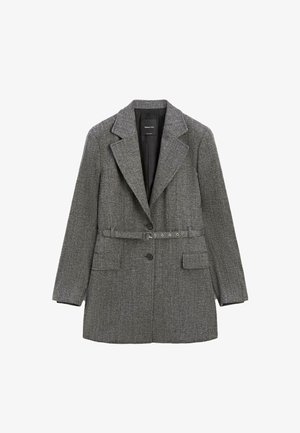 Manteau en mélange de laine gris au design ajusté, avec des revers crantés, deux poches frontales, une taille cintrée avec une ceinture et un bouton de fermeture.