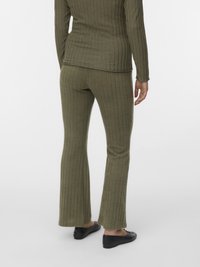 MAMALICIOUS FELIZIA FLARED PANTS - Broek - grape leaf