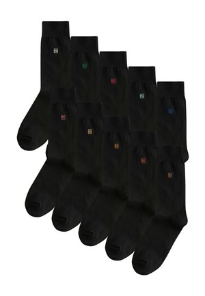 Dešimt juodų vidutinio ilgio kojinių komplektas, kiekvienoje kojinėje viršutinėje apvadai yra mažas spalvotas kvadratinis logotipas skirtingų spalvų.