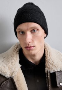 FLUFFY HAT UNISEX - Beanie - black