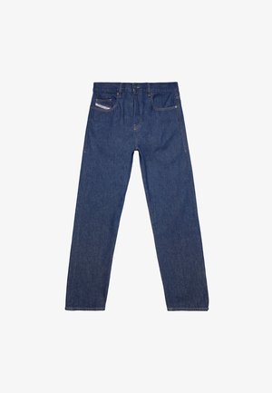 Pantalones de mezclilla en azul oscuro, diseño de pierna recta con un estilo estándar de cinco bolsillos. Cuenta con cintura, cremallera y costuras en contraste.