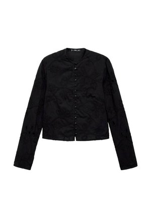 Chaqueta negra bordada con mangas largas, escote redondo y cierre de botones en la parte delantera, que presenta intrincados patrones florales y una tela texturizada.