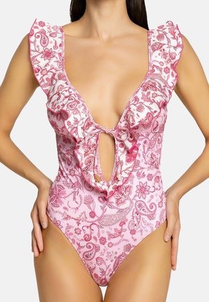 Costume da bagno intero rosa con scollatura a V profonda, spalline arricciate, motivo floreale paisley e dettaglio anteriore con nodo e perline decorative.