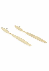 Goldene Ohrringe mit länglichen, strukturierten Formen und einer glatten, sich verjüngenden Spitze, die an einem kleinen Steg hängen. Leichtes Design.