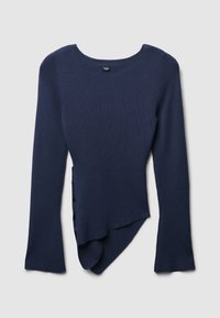 Marineblaues Langarmshirt mit Rundhalsausschnitt, asymmetrischem Saum und gerippter Struktur. Verfügt über seitliche Schlitze für mehr Bewegungsfreiheit.
