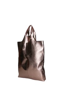 Metallische rose gouden tote bag met twee handgrepen, een gladde textuur en een eenvoudig, ongestructureerd ontwerp. Geschikt voor dagelijks gebruik.