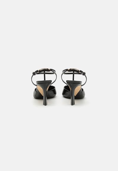 Victoria Beckham Visoke pete - black