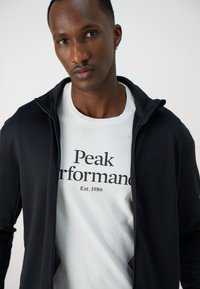 Peak Performance ORIGINAL TEE - Camiseta estampada - offwhite/black
