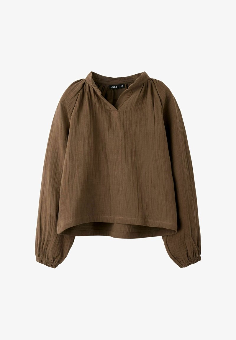 Smeđa lagana majica s dugim rukavima od teksturiranog tkanja, s V-izrezom i naborima na ramenima.