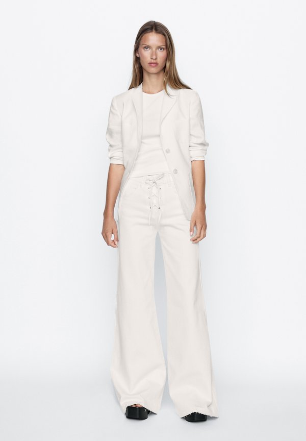 FLARE FIT WITH LACE-UP DETAIL  - Flared Jeans2