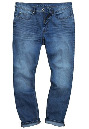 Jeans in denim blu con una vestibilità rilassata, dotati di chiusura con bottone frontale, cinque tasche e orli arrotolati. Leggera sbiaditura nella zona delle cosce.