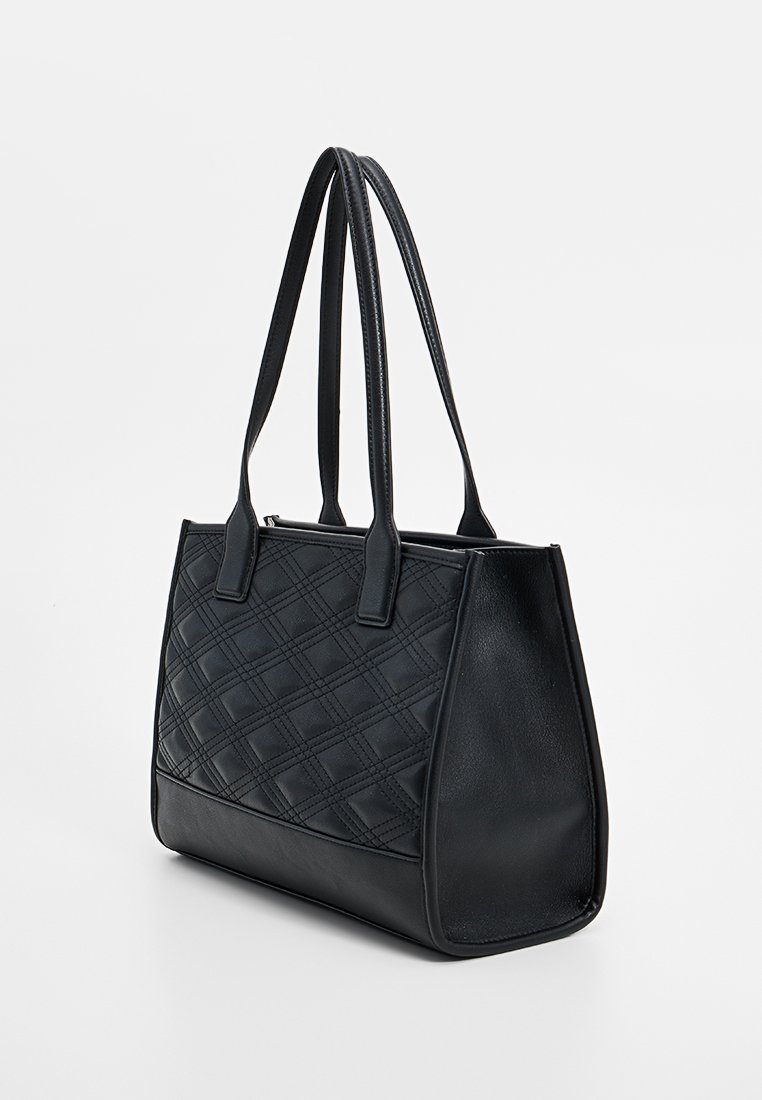 Borsa a spalla nera realizzata in pelle sintetica con texture trapuntata sul davanti, dotata di due manici lunghi e di una forma strutturata.