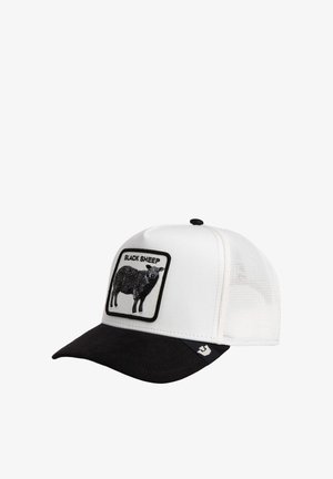 Weißer und schwarzer Trucker-Cap mit schwarzem Schaf-Aufnäher und dem Schriftzug "BLACK SHEEP" auf dem Frontpanel, Netzrücken und gebogenem schwarzem Schirm.