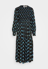 Musta mekko, jossa on kukkakuvio sinisen ja vihreän sävyissä, ryppybodice, pitkät puffihihat ja kerroksellinen hameen muotoilu.