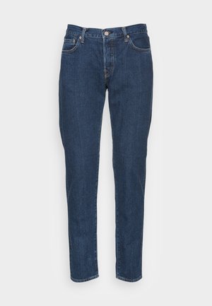 Jeans in denim blu scuro con design a gamba dritta. Presentano una chiusura a bottone, cinque tasche e cuciture a contrasto lungo le cuciture.