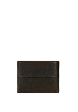 Cartera plegable de cuero marrón oscuro, con acabado texturizado y una costura horizontal, sobre un fondo blanco.
