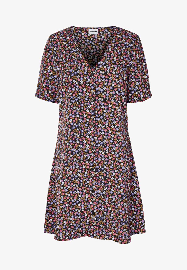 Robe à manches courtes avec un décolleté en V, présentant un fond noir et un motif floral en rose, violet et jaune. Devant à boutons.