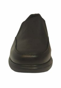Zapato negro sin cordones con parte superior de cuero liso, punta redondeada, costuras mínimas y suela de goma resistente. Diseño simple, sin adornos.
