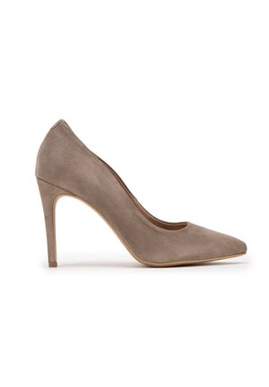 Décolleté in camoscio taupe con punta affilata, tacco a spillo sottile, texture liscia e design classico elegante, vista dal lato sinistro.