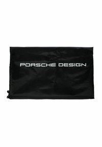Borsa porta tessuti nera con il logo "PORSCHE DESIGN" in bianco. Texture liscia con chiusura a zip e coulisse. Forma rettangolare.