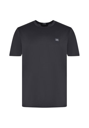 T-shirt nera a maniche corte con scollo a girocollo e piccolo patch logo rettangolare sul petto sinistro con la scritta "CP Company."