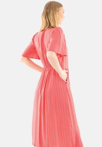 ICHI Vestido camisero - rouge