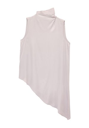 Bezrekawnik w jasnobeżowym kolorze z wysokim kołnierzem i asymetrycznym dołem pochylonym w dół po prawej stronie.