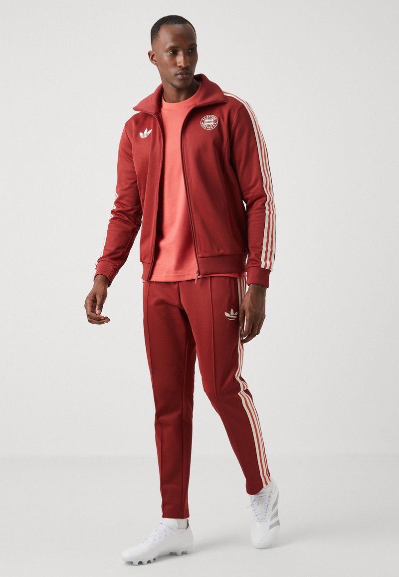 adidas Originals FC BAYERN M NCHEN OG BECKENBAUER TRACKTOP -  Vereinsmannschaften - mystery red/rot - Zalando