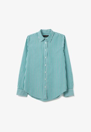 Camisa de manga larga a rayas en azul verdoso y blanco, con un cuello abotonado, botones frontales y dobladillo redondeado con mangas con puños.