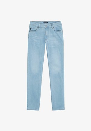 Jean en denim bleu clair avec une coupe slim, présentant un design classique à cinq poches, une fermeture à bouton et des détails légèrement décolorés.