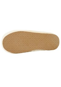 Bodem van een schoen met een getextureerde bruine rubberen zool, met een golvend patroon. De randen zijn licht van kleur en afgerond, wat stabiliteit biedt.