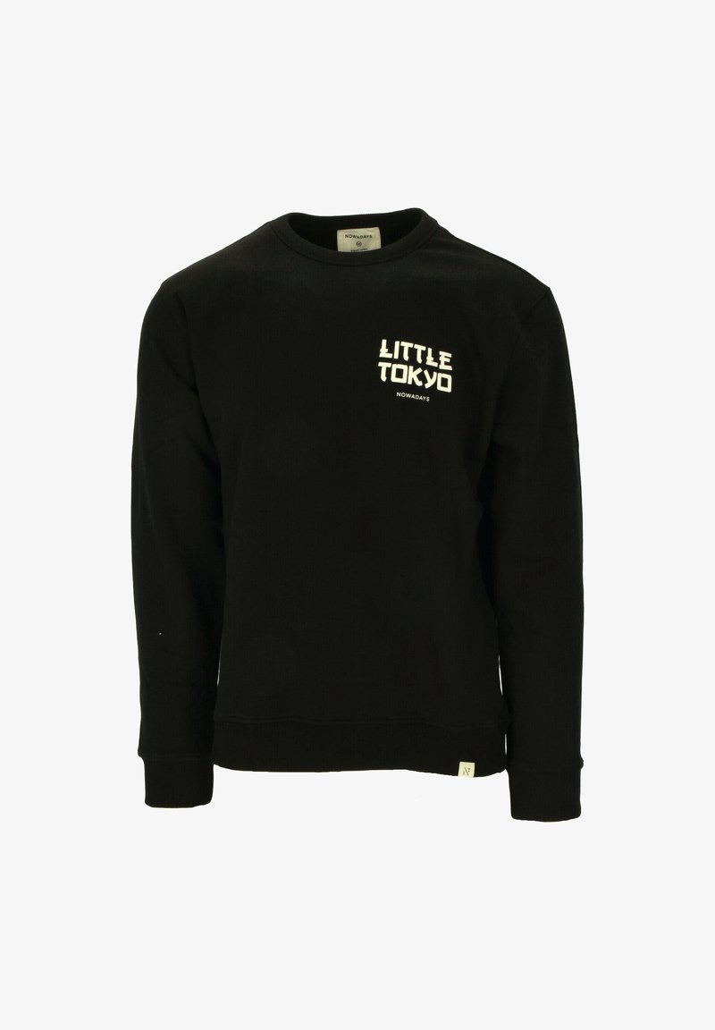 Sweat-shirt noir col rond avec les mentions « LITTLE TOKYO » et « NOWADAYS » imprimées en blanc sur la partie haute gauche de la poitrine.
