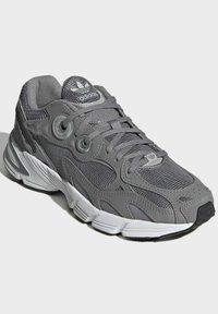 adidas Originals ASTIR - Sapatilhas - grey