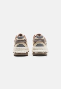 EA7 Emporio Armani SONIC DART UNISEX - Baskets basses - beige/white