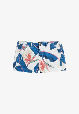 Witte shorts met een gedurfd tropisch patroon van blauwe bladeren en roze bloemen, gemaakt van lichtgewicht stof, met een voorste knoopsluiting.