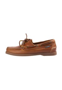 Tan leren bootsschoen met stiksels, een ronde neus, vetersluiting aan de voorkant en rubberen zool. Voorzien van metalen oogjes en een logotag.
