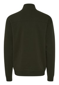 Mørkegrøn sweatshirt med høj krave, lange ærmer, ribbede manchetter og lige kant. Glat tekstur med minimale sømme på ryggen.