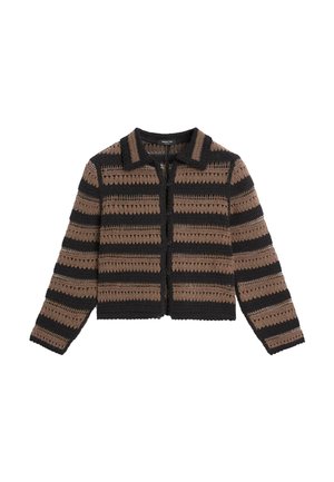 Cardigan a maniche lunghe lavorato a uncinetto con righe orizzontali marroni e nere, chiusura con bottoni sul davanti e colletto.