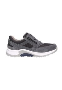 Scarpa sportiva grigia con una combinazione di suede e rete, dotata di una zip zigzag, intersuola bianca e suola tassellata per una migliore aderenza.