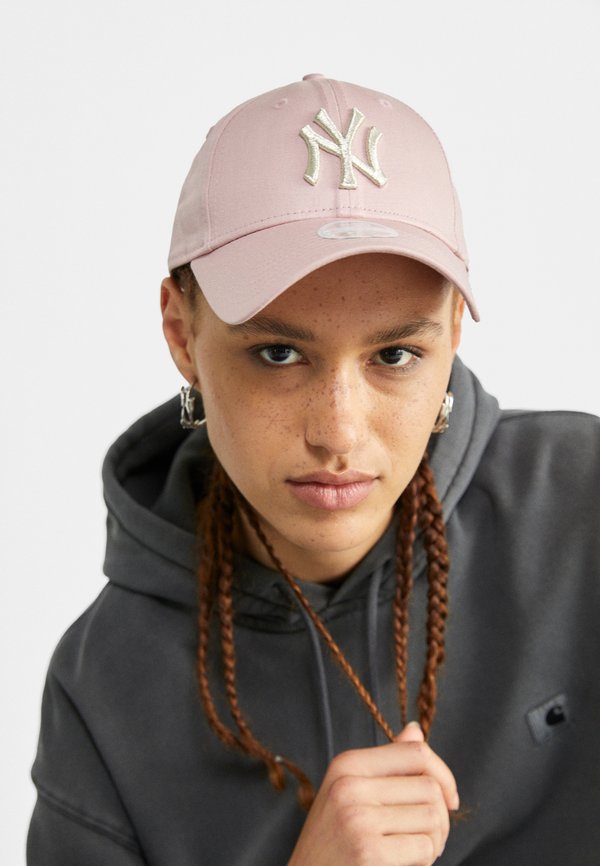 FEMALE METALLIC LOGO 9FORTY® - Cap
