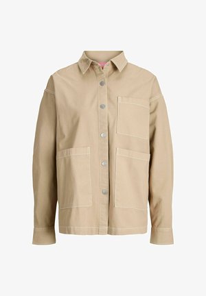 Bežs pogu žakets ar garām piedurknēm, trim priekšējām kabatām, kontrastējošām baltām šuvēm un klasisko apkakli.