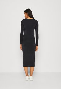 WAL G. SQUARE NECK MIDI - Koktélruha / Partiruha - black