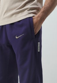 Nike Performance ENGLAND ENT ISSUE PANT - Joggebukse - purple ink/pale ivory/sesame