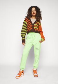 Nike Sportswear Jogginghose - key lime