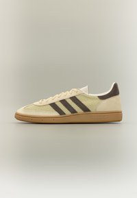 Δεν επιλέχθηκε, dual yellow/brown/warm vanilla