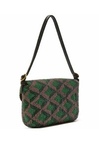 Borsa con perline che presenta un motivo geometrico in verde, rosa e nero. Include una sottile tracolla nera e dettagli in metallo dorato.