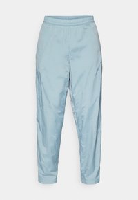 Lyseblå, letvægts, krøllet stofbukser med elastisk liv og tapered ben, der har sidelommer og et afslappet design.